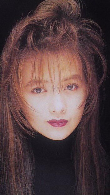 B 盆休み 昔の工藤静香みたいな髪型したおばあちゃんが でけぇグラサンにミニスカニーハイブーツでハイライト買っててかっこよかったです T Co Rngyqqy7z4 Twitter
