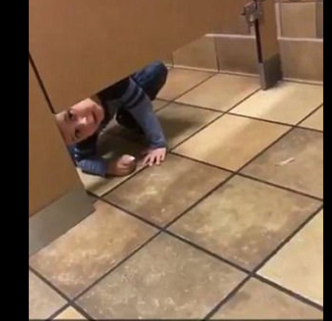 EthicalRobbi372's tweet image. John Harbaugh coming to the back to get Lamar Jackson off the toilet 😂🗣😳 @Ravens