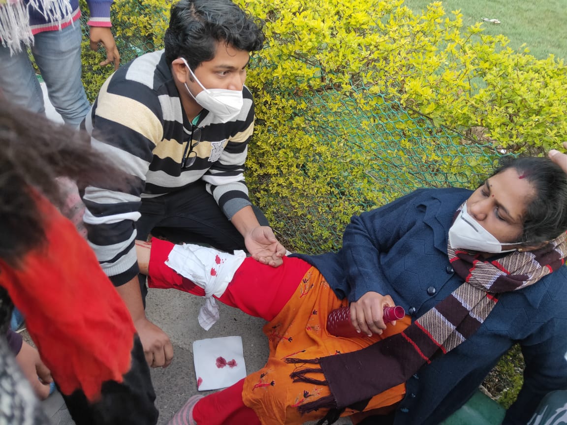 nsgunionaiims's tweet photo. This is not the treatment we deserved to be. 
@PMOIndia @drharshvardhan @Ministryofhealh @DelhiPolice https://t.co/xKdOkoxUMz