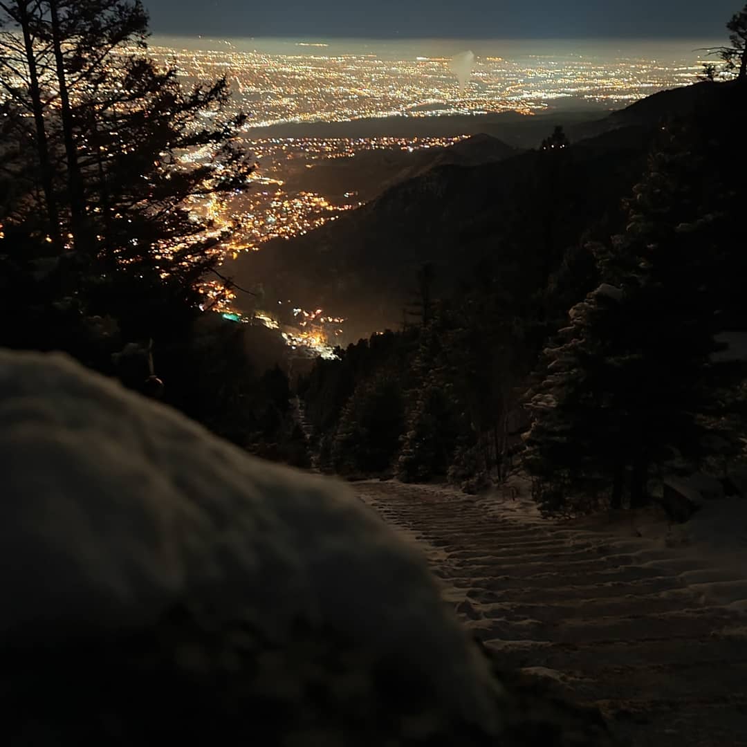 JuiceKOrtiz's tweet photo. A very rewarding Incline Practice last night❣️
 #nature #nofilter #nighthike #snow #winterwonderland #lights #Colorado #speedskater #coloradophotography #ColoradoGold #speedskating #workout @hammernutrition @manitouGOV @OlympicCityUSA @Apple @iPhoneTeam 
https://t.co/JS3fP5Xfqm https://t.co/PVAfg0qf5j