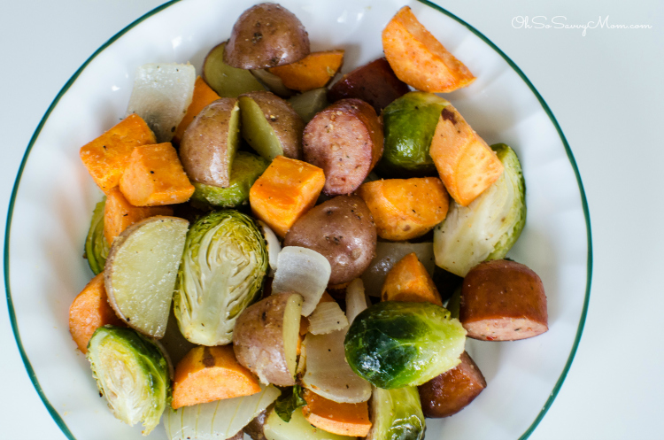 Insanely Easy Sheet Pan Dinner - Veggie, Sweet Potato, and Sausage Sheet Pan Dinner #recipe #glutenfree #whole30 bit.ly/2r5tUFP