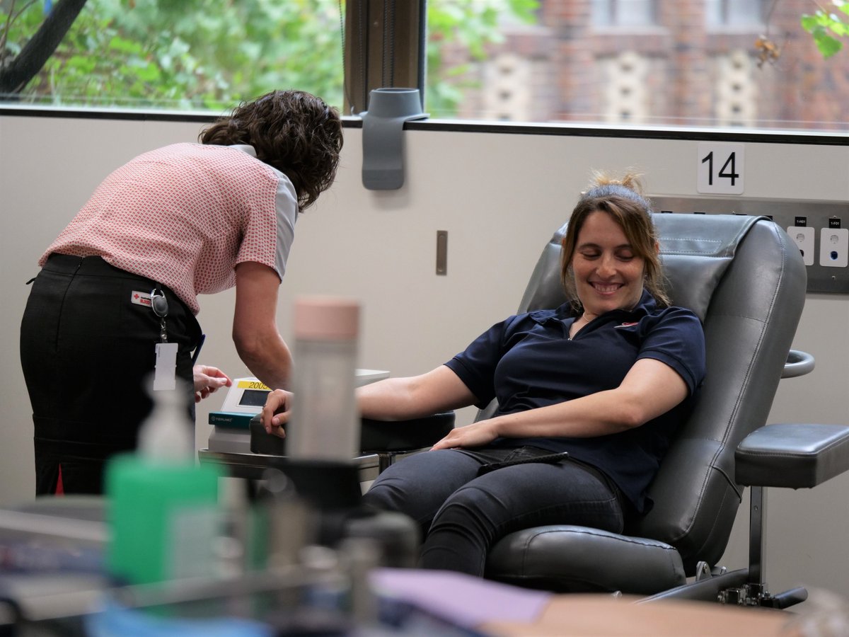 RoyalFlyingDoc's tweet photo. Staff have rolled up their sleeves to donate blood at the Australian Red Cross earlier today. "Working for an organisation that provides emergency care, we know only too well the importance of donating blood so it's available to those who desperately need it." #rfdsse #flyingdoc https://t.co/xrWDTPh93k