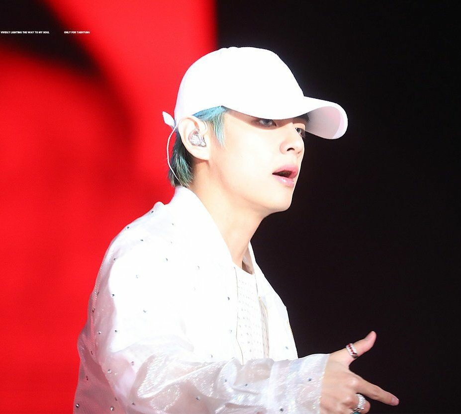 Taehyung in blue hairs — a dominating thread