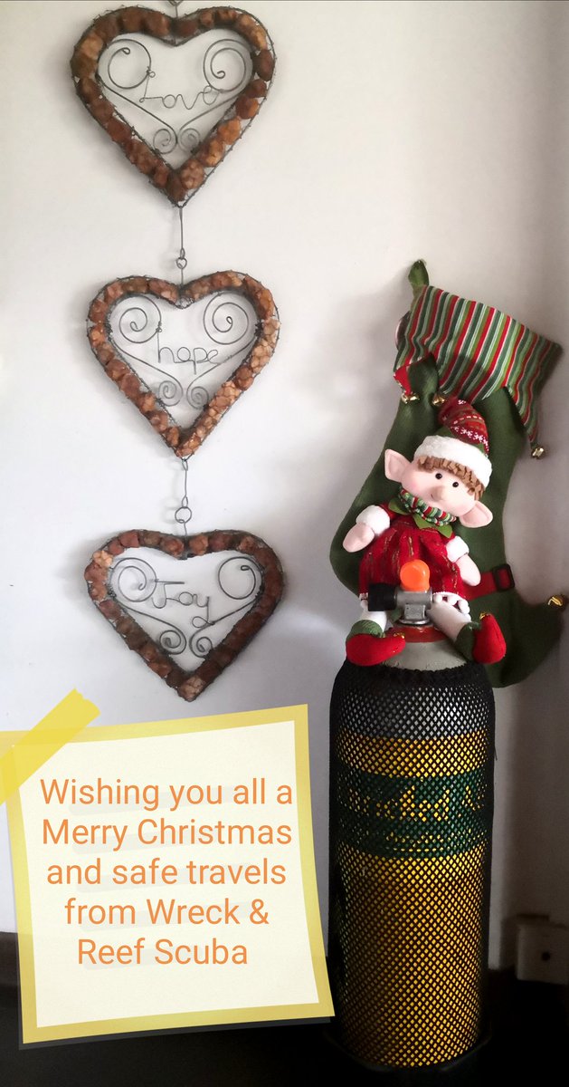 DiveReef's tweet image. Wishing all a Merry Christmas, Jolly holiday season and safe travels and safe diving.