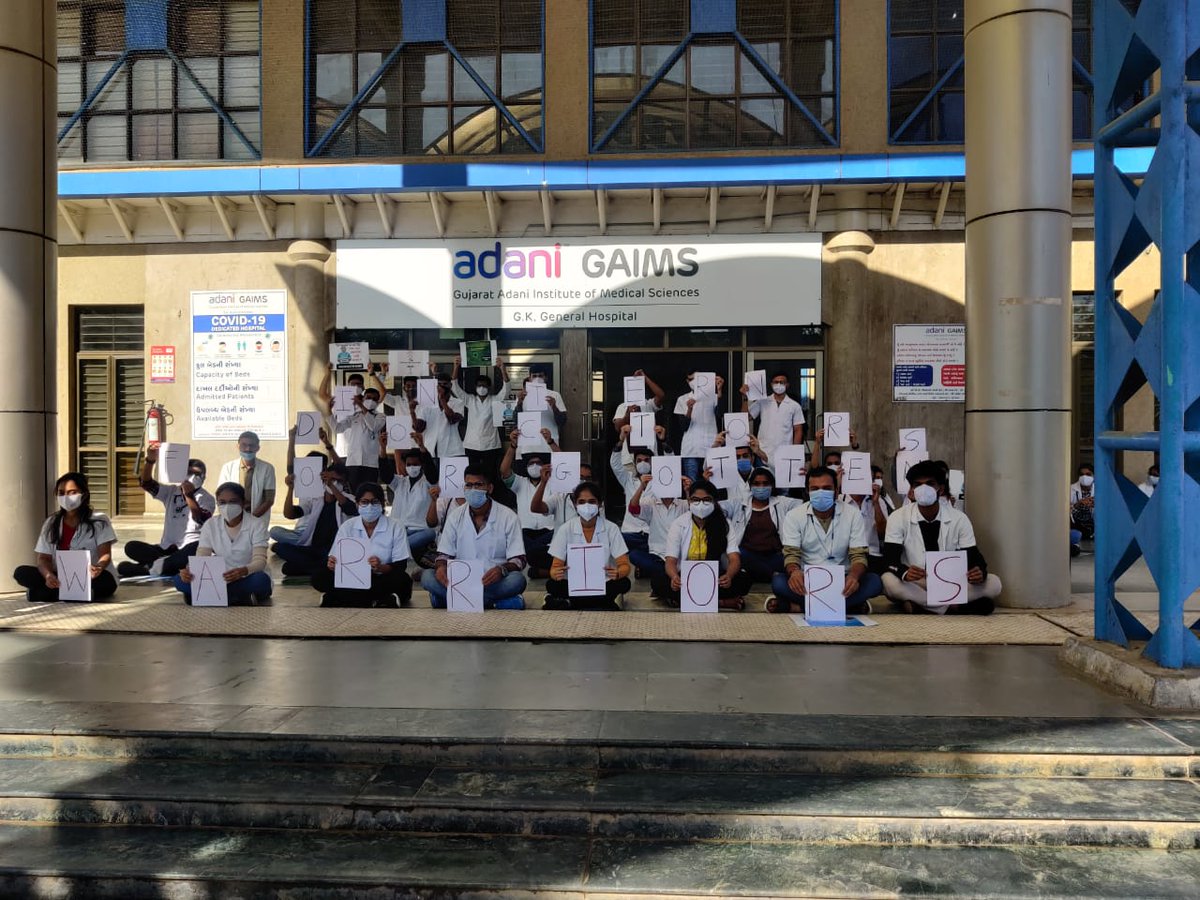 MBBSGoGInterns's tweet photo. On the 2nd day, our show of displeasure goes even stronger. These are glimpse of Intern Doctors at GAIMS, BHUJ still staying strong on their demand and also condemns statement by the Govt. 
@vijayrupanibjp @Nitinbhai_Patel @JayantiRavi 
#ForgottenWarriors https://t.co/tB125Y1oI9