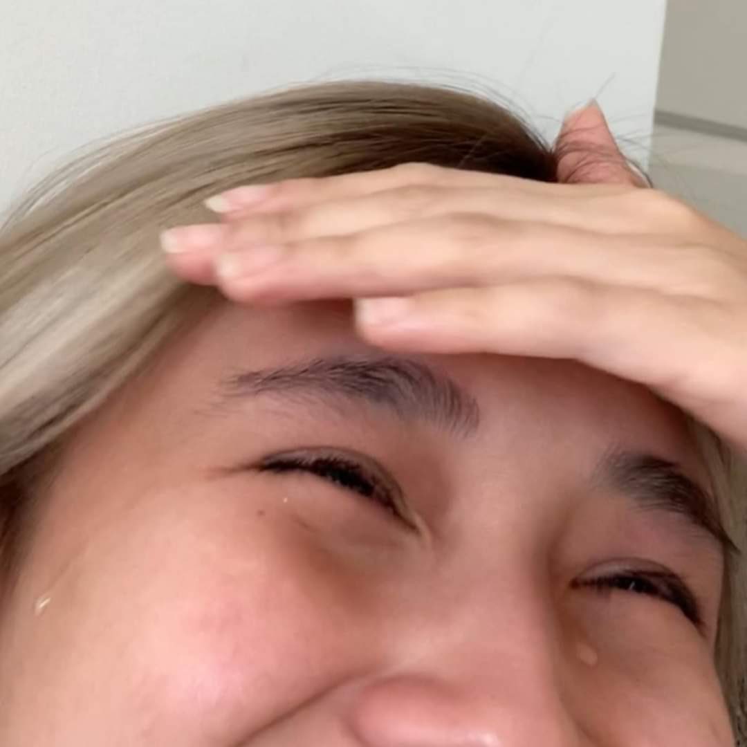 kyunsangtrash's tweet photo. literally crying bc i’m going to miss Christmas at home this year and i miss my parents so bad #HallwayWeather𖠰 https://t.co/v2nJbqIyBc