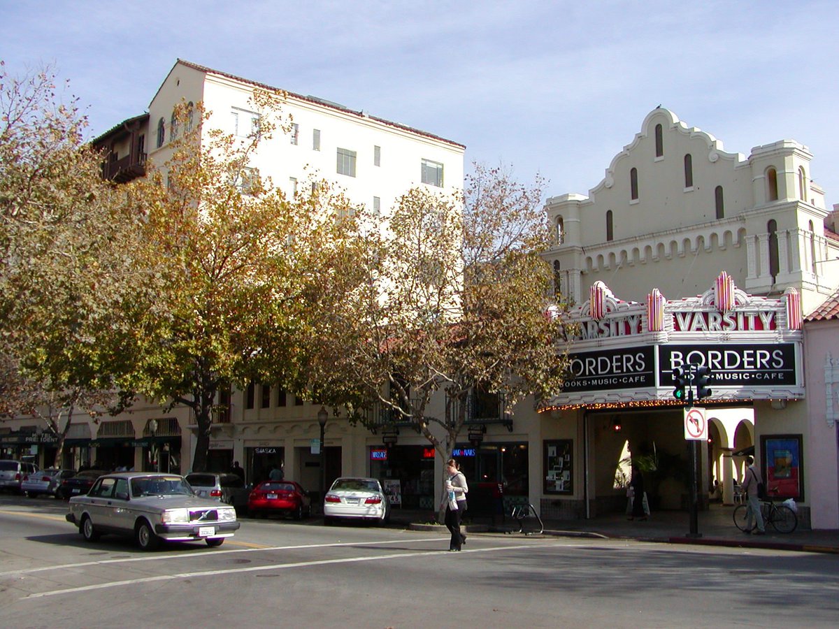 In the 90s, I used to sit at a sidewalk café in my hometown of  #PaloAlto, reading The New Urbanism. It laid out a vision for transforming sterile, auto-dependent office parks into traditional walkable, mixed-use neighborhoods.1/6