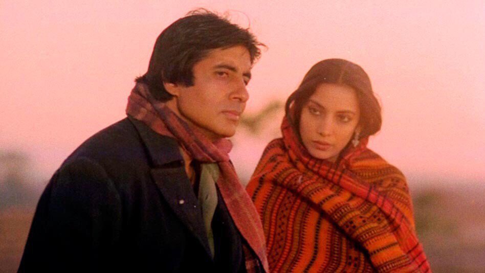 Amitabh Bachchan and Shabana Azmi in 'Main Azaad Hoon'  Powerful cinema & performances ~  amazingly written by @Javedakhtarjadu & Dir by #TinnuAnand
@SrBachchan
@AzmiShabana
 its #31YearsOfMainAzaadHoon