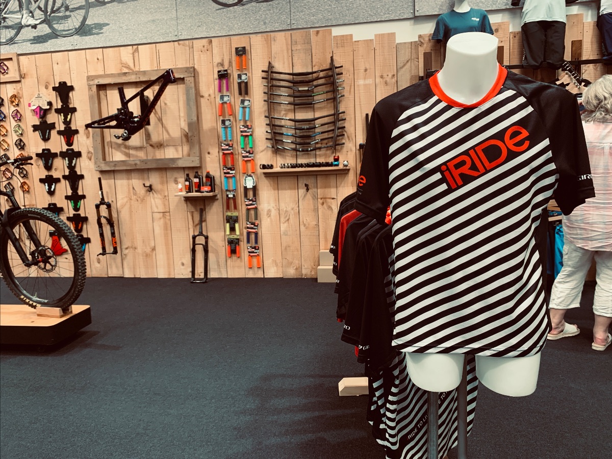iRideWgtn's tweet photo. An iRIDE Xmas.... - https://t.co/sJlQCeuOED Check out these Xmas gift ideas and also our Xmas Trading hours... https://t.co/MMRvX5EEQa