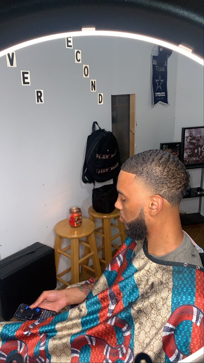 only1martel's tweet photo. Rags to Riches ? #MartelBanks #NeverSecond #BarberLifeStyle https://t.co/qIz3e0u7VV