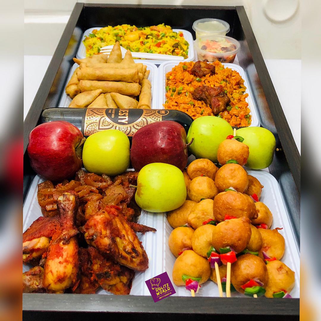 d_glitz_world's tweet photo. A Bae, all the way from Benin ordered this wonderful food tray for her king in Abuja here. Isn’t that romantic? 
Looking for a way to express your love to that special someone? Search no more, just send us a Dm, and you will be glad you did 
#AbujaTwitterCommunity https://t.co/unAigpVcTa