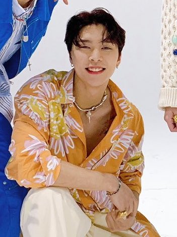 suhjohnnypic's tweet photo. Johnny’s shoulder tattoo 🤯 https://t.co/cZtNa7yf22