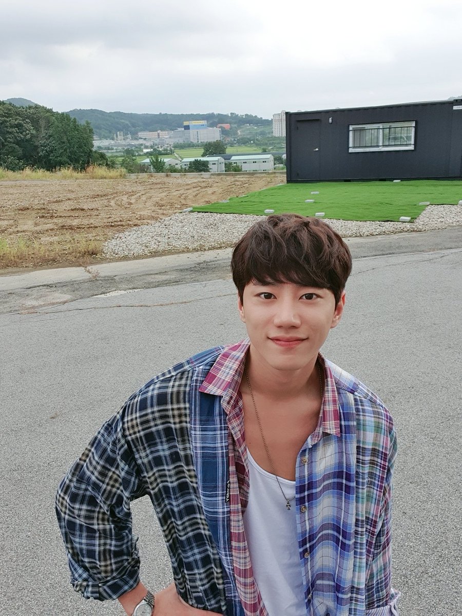 LEEJUNYOUNG_TWT's tweet photo. [#이준영] 여러분 날씨가 많이 춥네요🤧
 '제발 그 남자 만나지 마요'촬영 중 대기 시간에 찍엇던 사진 올려봐요! 오늘은 더 재밋을거 니까 많이 봐주세요💕

#LEEJUNYOUNG 
#MBCevery1 #본방사수 
#제발그남자만나지마요 #정국희 https://t.co/rlGPXdWQrn