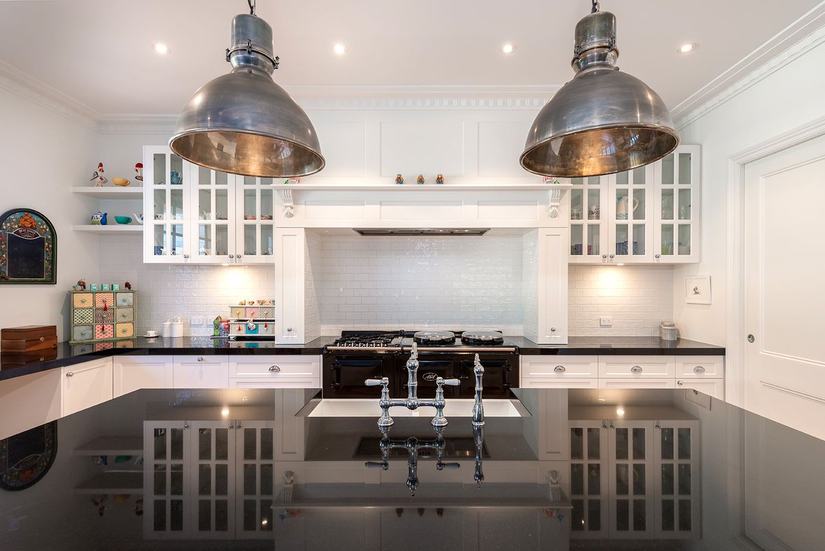 hhcabinetsau's tweet photo. Creating a mix of classic and modern is a fun idea. Modern amenities and integrated looks work well when the space still feels like a home!

#dreamkitchen #custommade #homedecor #furniture #custombuilt #inspiration #interiordecor #designinspiration #designideas #kitchencabinets https://t.co/whIkwgZCCU