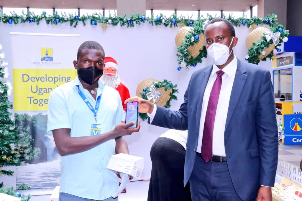 URAuganda's tweet photo. The winning continues!
A 10:00am today, a question will go up on our Facebook Page and the man or woman with the fastest hands will win another smart hanset courtesy of URA and Huawei.
Take part in the #TPAS20 Fancy Fingers Challenge for a chance to win big! https://t.co/gnAaGKinKq