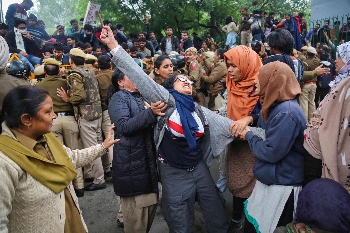SaifAli10919054's tweet photo. A year of brutal repression and struggle.
#CampusAttackedJamia2019 #Tweeterstorm #15DecJamiaAttack
Yeh jo #dictatorship Chal rahi hai desh ke muslims students,Sikh farmers,ke khilaf or inhe mara-peeta ja raha hai,Naarangi chhilko ek din tumhare saath bhi yahi hoga @ravishndtv https://t.co/51BE5tTqym