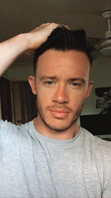 2 pic. First post ??? #newbie #gay #onlyFans #gayboy https://t.co/OyJjrnLUTQ