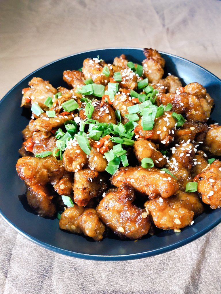 kireishanty's tweet photo. //TW//Food
Orange Chicken and bok choy with garlic and oyster sauce ππ #cookfia #happylunch #backtowfh #backtocooking #happytummy https://t.co/Pv1nKhp1s7