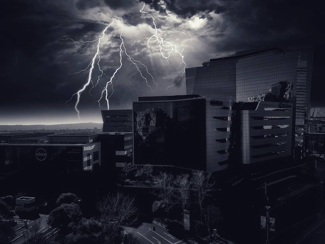 CityofJoburgZA's tweet photo. Hey Joburg🤓
#WhereInJoburg?
😮Such a beautiful cityscape image by IG: Mchothia.
See more content like this on the City's Instagram page. https://t.co/06nUpsfb5t
#ExploreJoburg ^LM https://t.co/Gxp6t6MgIg