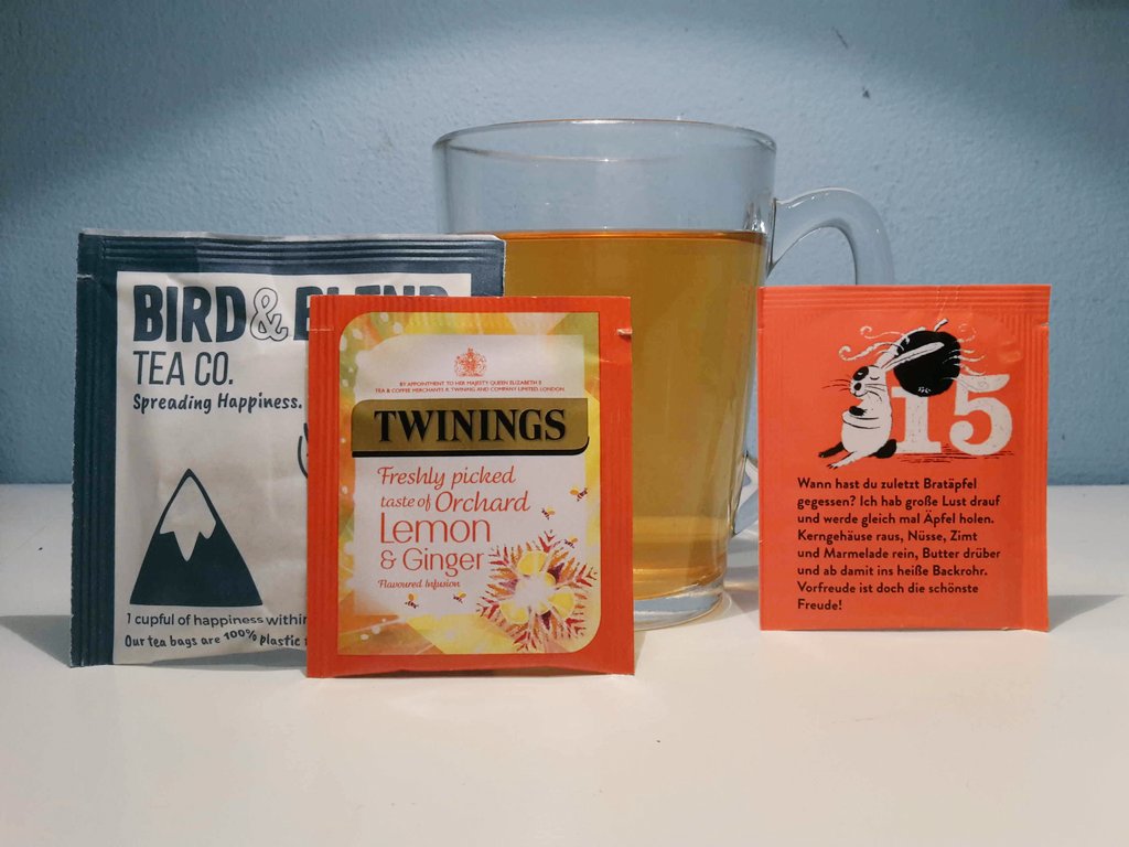 Spiderwebz's tweet photo. Day 15 of #25daysofcheer are two bags of tea! One lemony ginger and one with grapefruit. I'm planning a reading day today so this is perfect!
And from the Sonnentor tea advent a fruity Baked Apples tea. Full review on my blog later today. https://t.co/QJWPkbzT8c