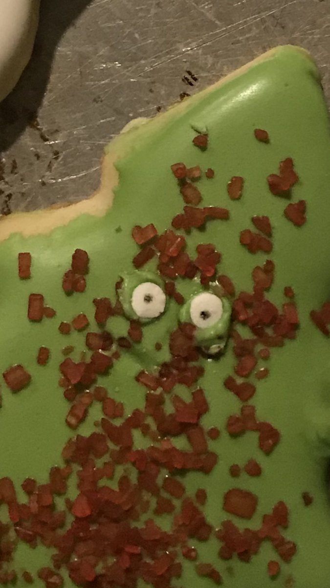 N_Sinclair's tweet photo. *current mood after making these christmas cookies* https://t.co/0XHMm0kIHz