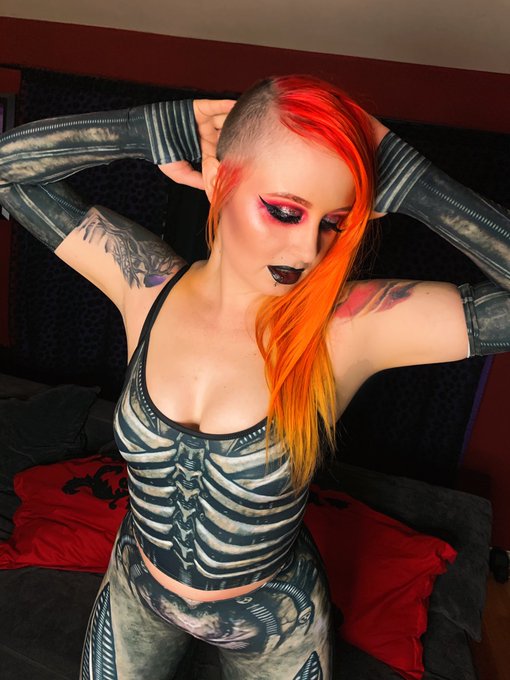 I&rsquo;ve been DYING to shoot with this outfit, and tonight, I finally got around to it. It&rsquo;s an #alien inspired<a href="/tag/aliens"class="tags"><span>#aliens</span></a><a href="/tag/alien"class="tags"><span>#alien</span></a><a href="/tag/xenomorph"class="tags"><span>#xenomorph</span></a><a href="/tag/hrgiger"class="tags"><span>#hrgiger</span></a><a href="/tag/horrormovies"class="tags"><span>#horrormovies</span></a>