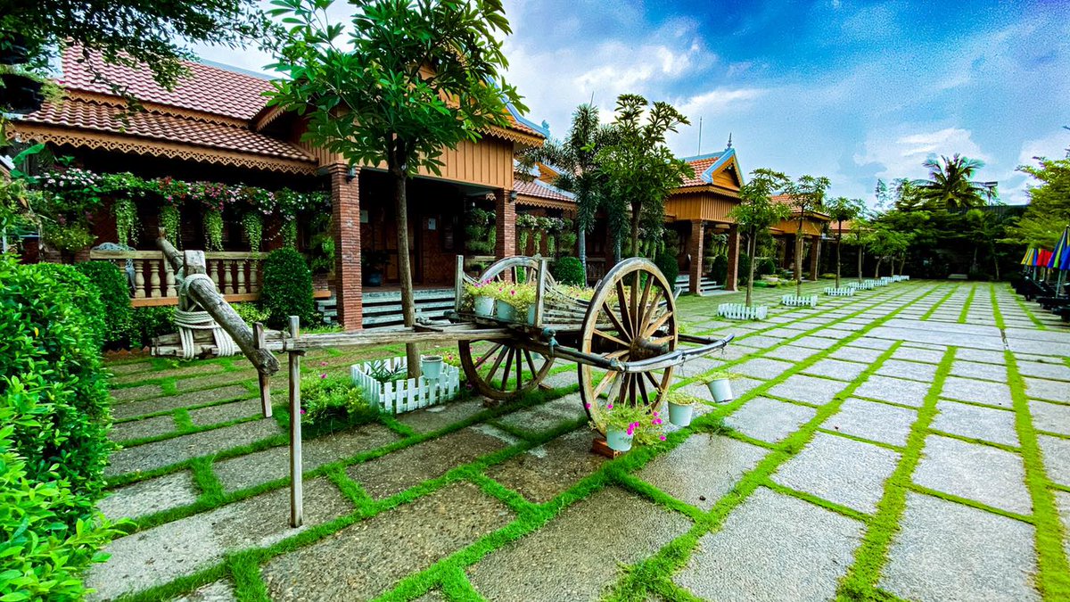 Guest rooms are equipped with air conditioning, a flat-screen TV with satellite channels, a fridge, a kettle, a shower, a hairdryer and a desk. At the resort each room includes a wardrobe and a private bathroom <a href="/homestoneresort/">Home Stone Resort</a>