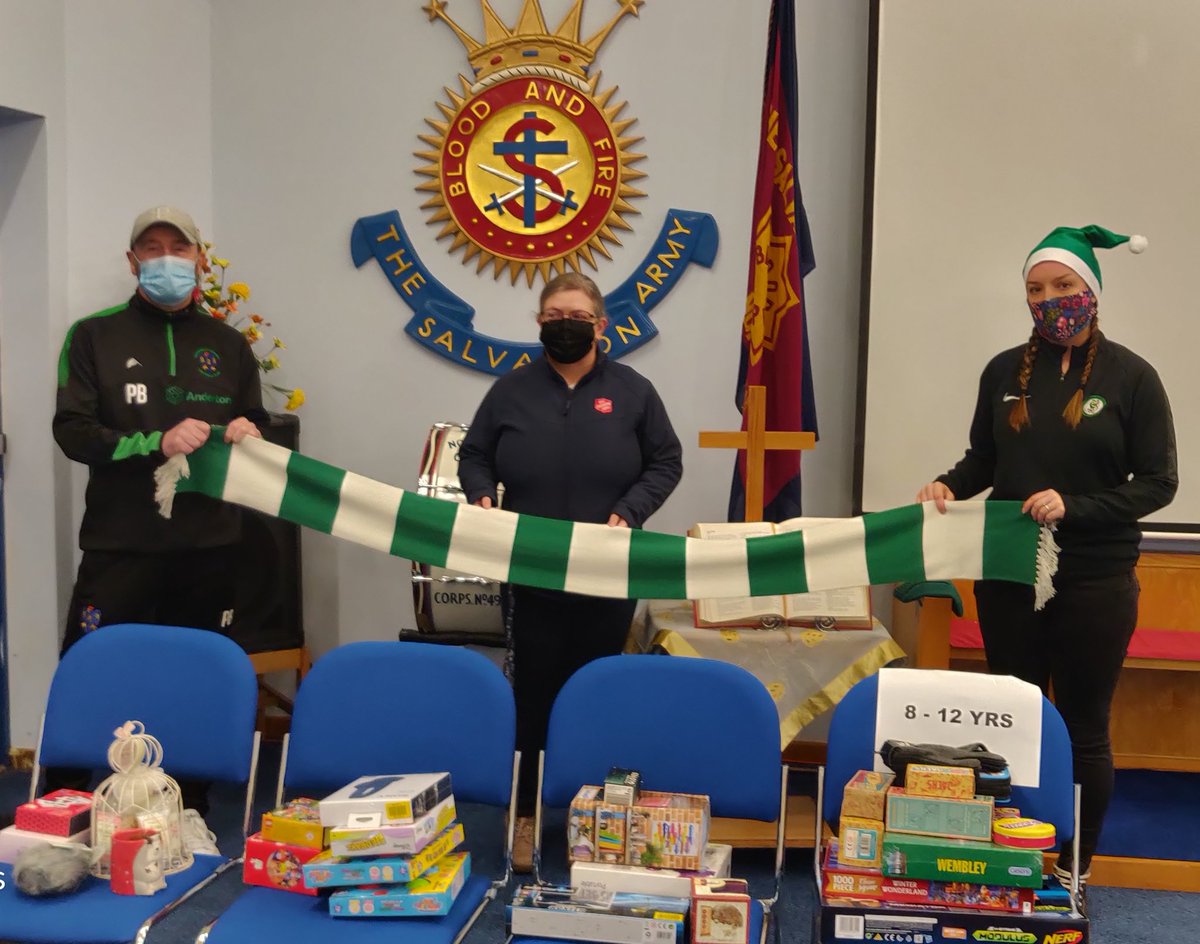 bazley10's tweet photo. Extremely proud of our football clubs joint fundraising for these Two amazing charities 🎄⚽🇳🇬 Incredible vital work they are doing for our #community 💚
@FoodbankMid &amp;  @salvationarmyuk @NorthwichVicsFC &amp; @northwichvixens @EmmaRhona @helen_langan  @MikeAmesburyMP @NorthwichNews https://t.co/UKRYSaHlXw