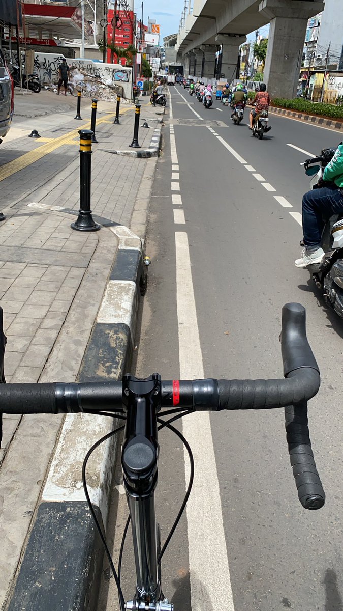 Nikmatnya spedaan itu, panas ya kepanasan ujan ya keujanan..