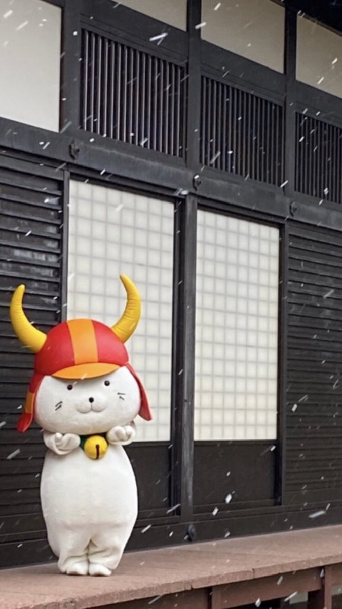 いいのすけ 公式 本日の 彦根 は 初雪 が降ったでござるよ ひこにゃん 殿もひらひらと降る雪を見ながら嬉しそうに遊んでおられたでござる ややっ それは 雪だるま 殿のぽーずでござるか そっくりでござる 何とも愛らしいでござるなあ いいのすけ 公式 本日の 彦根 は 初雪 が降ったでござるよ ひこにゃん 殿もひらひらと降る雪を見ながら嬉しそうに遊んでおられたでござる ややっ それは 雪だるま 殿のぽーずでござるか そっくりでござる 何とも愛らしいでござるなあ