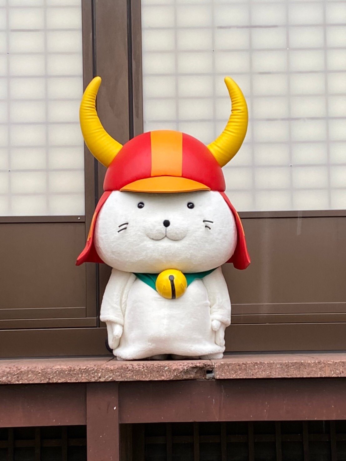 いいのすけ 公式 本日の 彦根 は 初雪 が降ったでござるよ ひこにゃん 殿もひらひらと降る雪を見ながら嬉しそうに遊んでおられたでござる ややっ それは 雪だるま 殿のぽーずでござるか そっくりでござる 何とも愛らしいでござるなあ いいのすけ 公式 本日の 彦根 は 初雪 が降ったでござるよ ひこにゃん 殿もひらひらと降る雪を見ながら嬉しそうに遊んでおられたでござる ややっ それは 雪だるま 殿のぽーずでござるか そっくりでござる 何とも愛らしいでござるなあ