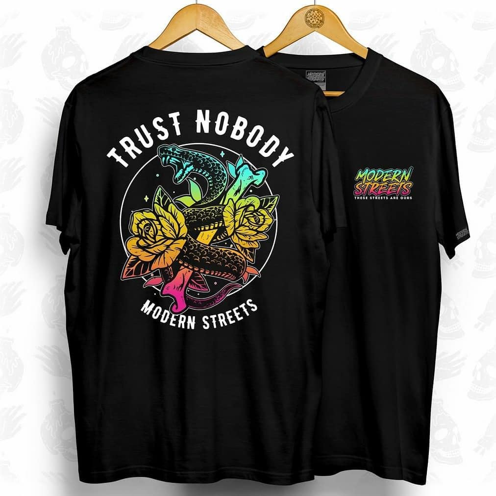 Droppboxuk's tweet photo. 🍕Creative packaging by @modern.streets.apparel. Their orders come in a pizza box🍕. Head over to their page and check out their gear.

#creative #ordernow #printing #tshirtdesign #streetwear  #pizza @pizzahut  #mensfashion #womensfashion #specialdelivery
https://t.co/NibGRQpeLO https://t.co/Mg94yFPubX