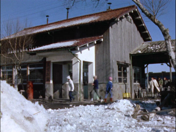 Tsuzuki ウルトラセブン 第24話 北へ還れ ロケ地 野辺山駅 1枚目はキャプチャ画像 2枚目は T Co 0mfu54vftl より引用 T Co Reiwtyz2lc Twitter