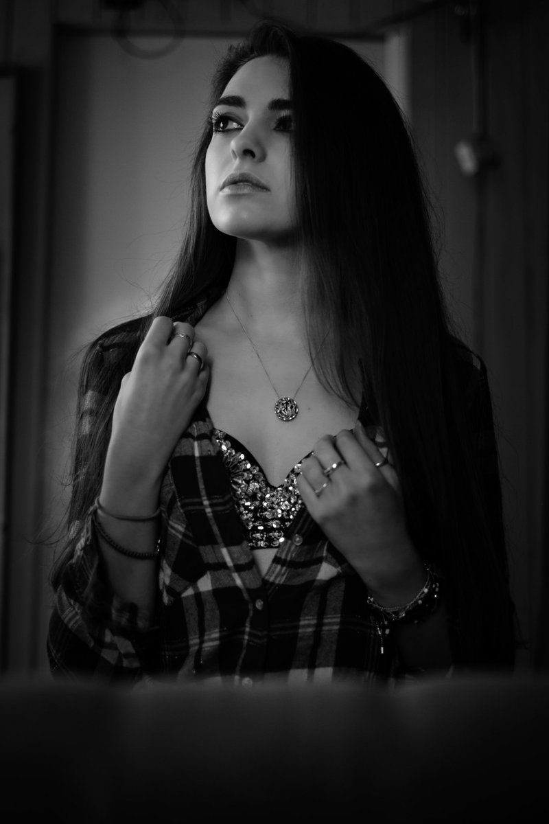 #modelhub #model #workingmodel #Studio #availableforwork