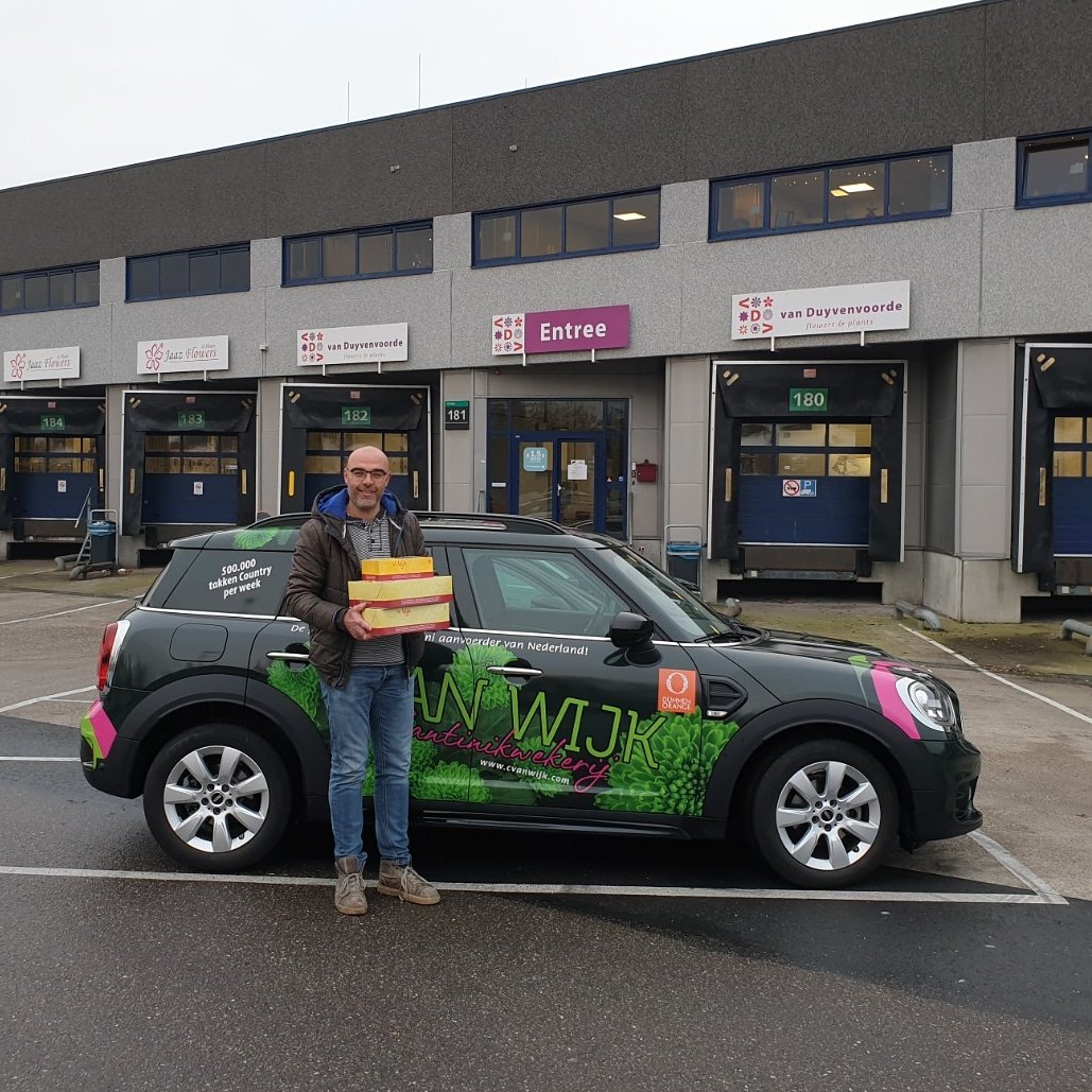De countryman gaat weer verder naar de volgende koper! Deze periode is 'van Duyvenvoorde' de gelukkige winnaar! 🎉
.
.
.
#royalfloraholland 
#floriday 
#floramondo