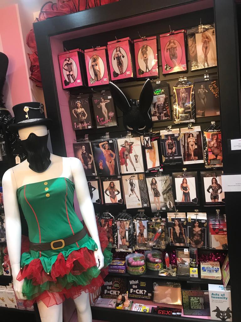 BondageBeast53's tweet photo. It's Chriiiiiiiiiistmas!
It's too late for online delivery but you can still order for collection from our shop.
Just order online and select 'collect from store'.
#ShopLocalSwindon #Swindon #IndieSwindon #ShopSwindon #AdultShopping #AdultToys #SecretSwindon #SwindonSexToyShop https://t.co/Ud9EMYpQaU