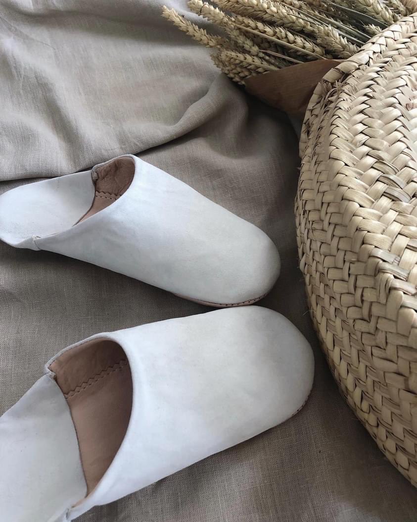 _imiksimik_'s tweet photo. Leather Moroccan Mules / Available in different colours #ootd #outfitpost #minimalstyle #babouche #slowfashion #style #lookoftheday #imiksimik #handmade #handmadeleather #minimalstyle #slippers #suedeslippers #suedebabouches #houseshoes #leatherslippers #leather #madeinmorocco https://t.co/NhgcuTHeNb