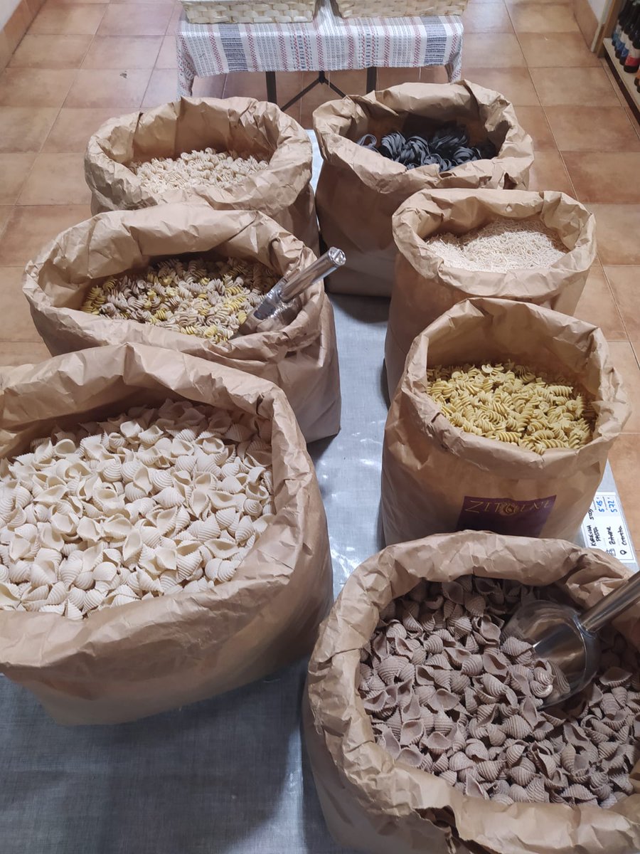 Pasa den astean bisita ederra izan genuen <a href="/ekonomatua/">Ekonomatua</a>-n, <a href="/zituene/">Zituene</a>-ko Iker eta Naiarak 7 pasta mota ezberdin ekarri zituzten. Hemendik aurrera gurean salgai!🥰