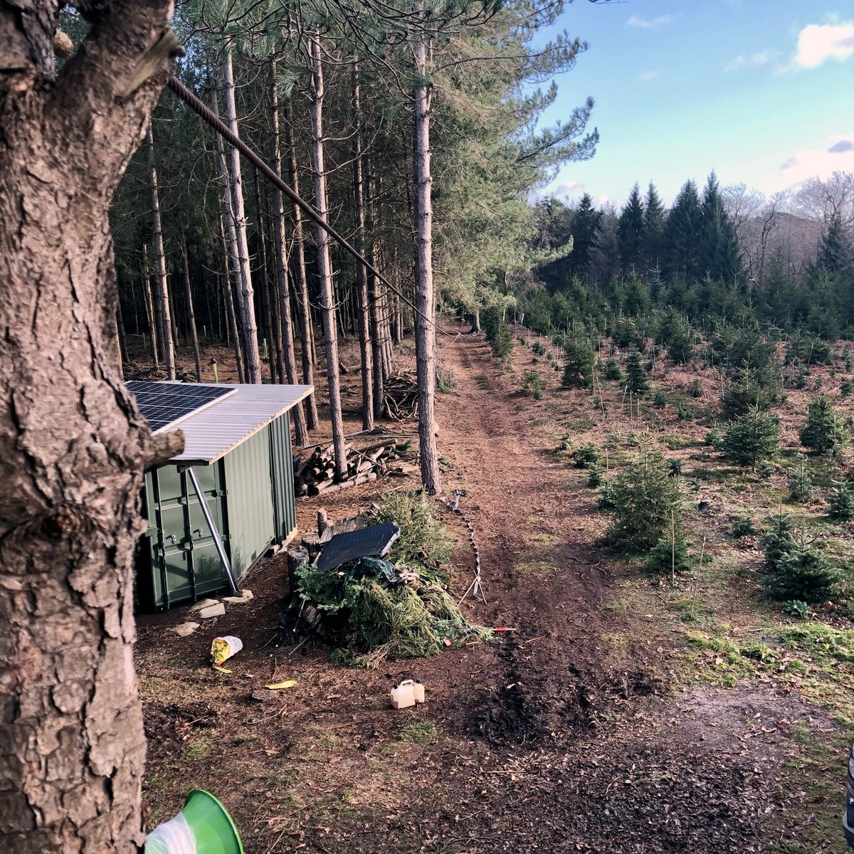 Anyone fancy a go on this zipwire??? #zipwire #zipline #homemade #forest #mud #outdoorlife #vanlife #vanlifeliving #ukvanlife #campinguk #vanlifewithkids #outdoorsfamily #vanfamilies #roadtripwithkids #staycationUK