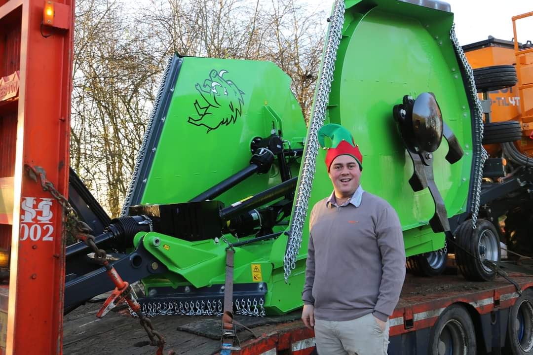 Razorback_UK's tweet photo. It won't quite fit under the Christmas tree but this RT 500 is off to its new home today. For more information on the RT Series Rotary Mower visit https://t.co/aCWpznA2Io #TheRazorbackWay https://t.co/r9LVENHPat