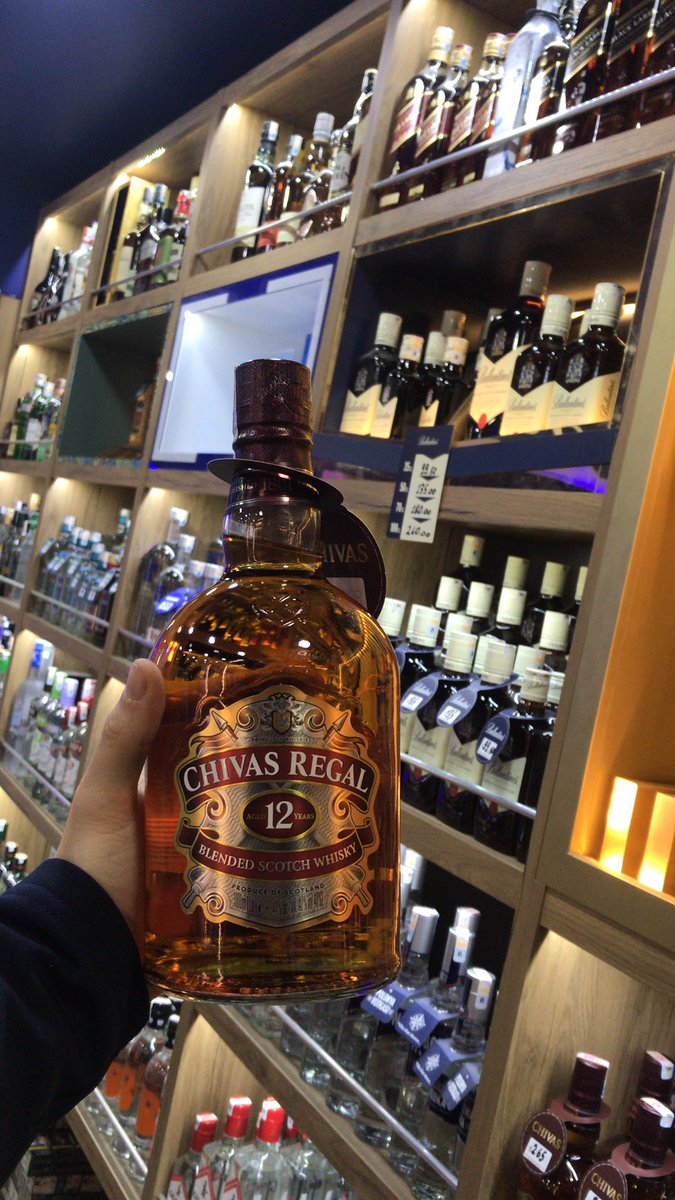 Geçenlerde çikolata çekilişine 40bin kişi katıldı bende bir tekel bayici olarak 100cl Chivas veriyorum lan bu tweeti favlayan bi kişiye bu şişe hediye!!! Kesın 10 kısı katılıcak aq