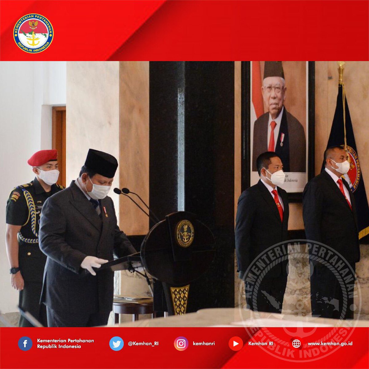 Kemhan_RI's tweet photo. Jakarta - Menteri Pertahanan Prabowo Subianto selaku Ketua Harian Komite Kebijakan Industri Pertahanan (KKIP) memimpin Upacara Pengambilan Sumpah dan Pelantikan Pejabat Tim Pelaksana dan Tim Ahli KKIP. https://t.co/XRqyRtcb0p