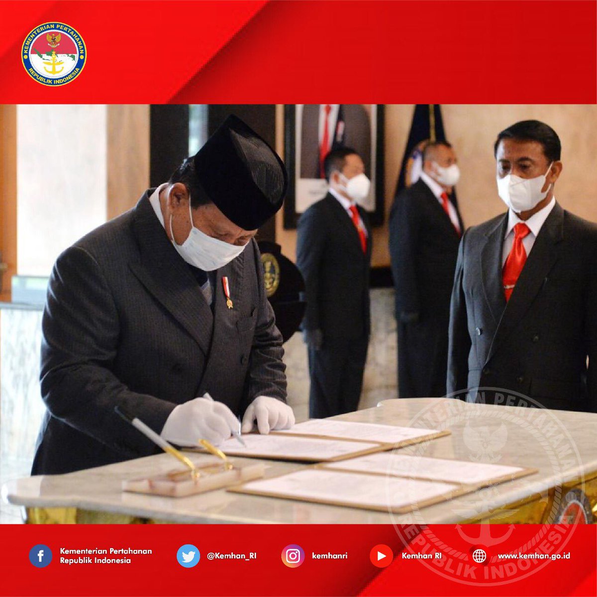 Kemhan_RI's tweet photo. Jakarta - Menteri Pertahanan Prabowo Subianto selaku Ketua Harian Komite Kebijakan Industri Pertahanan (KKIP) memimpin Upacara Pengambilan Sumpah dan Pelantikan Pejabat Tim Pelaksana dan Tim Ahli KKIP. https://t.co/XRqyRtcb0p