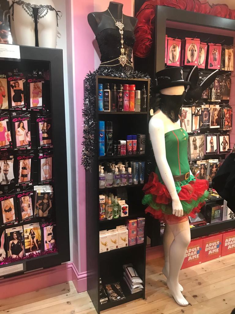 BondageBeast53's tweet photo. Happy Holidays to all our customers.
We close at 2pm today, so you just have two hours left for our wonderful (and knowledgeable) staff to help you pick those last minute gifts.
#ShopLocalSwindon #Swindon #IndieSwindon #ShopSwindon #AdultShopping #AdultToys #SwindonSexToyShop https://t.co/15sV0X4rh8