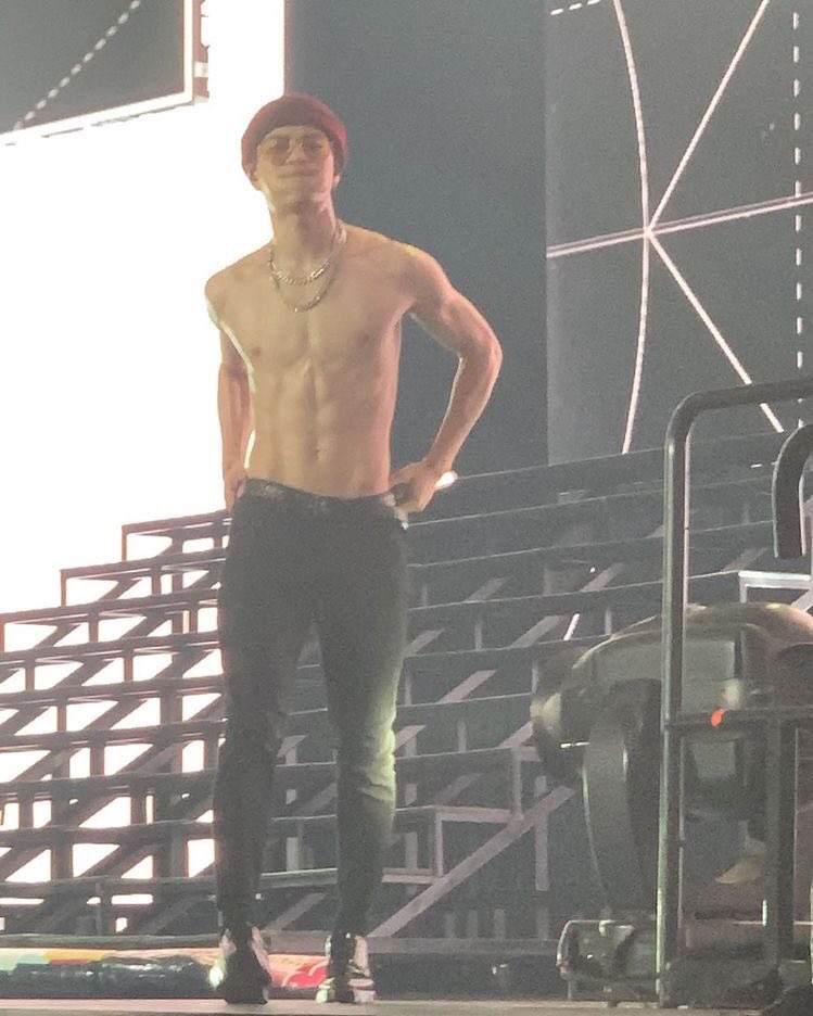 this is how jackson wang looks like in real life: a very devastating thread  @JacksonWang852  @GOT7Official  #GOT7  