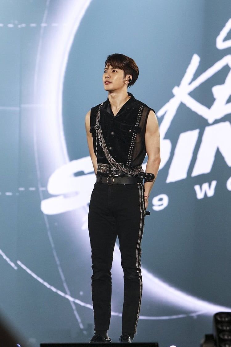 this is how jackson wang looks like in real life: a very devastating thread  @JacksonWang852  @GOT7Official  #GOT7  