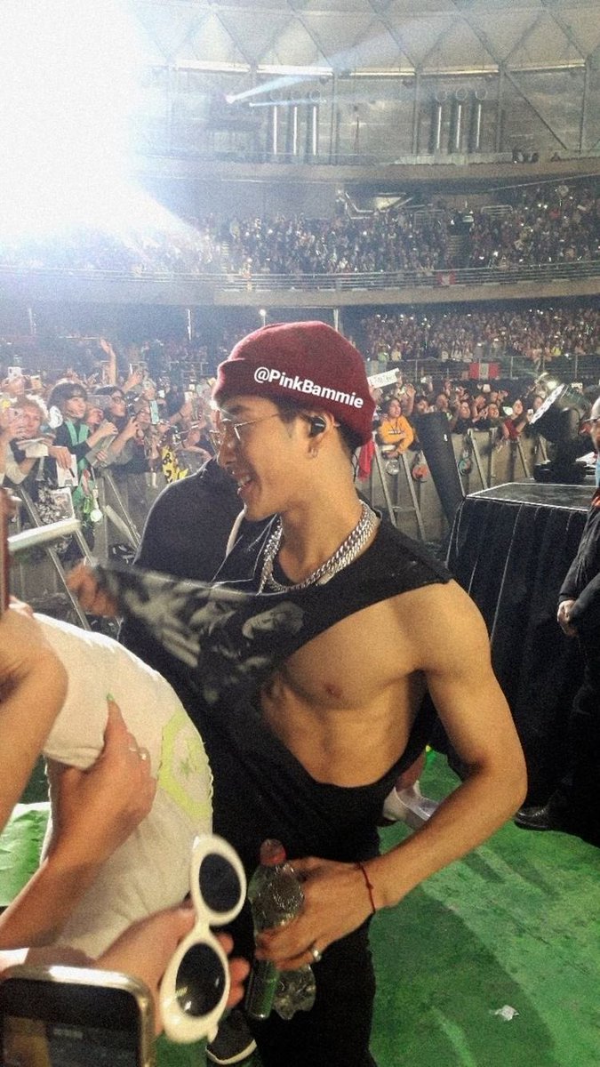 this is how jackson wang looks like in real life: a very devastating thread  @JacksonWang852  @GOT7Official  #GOT7  