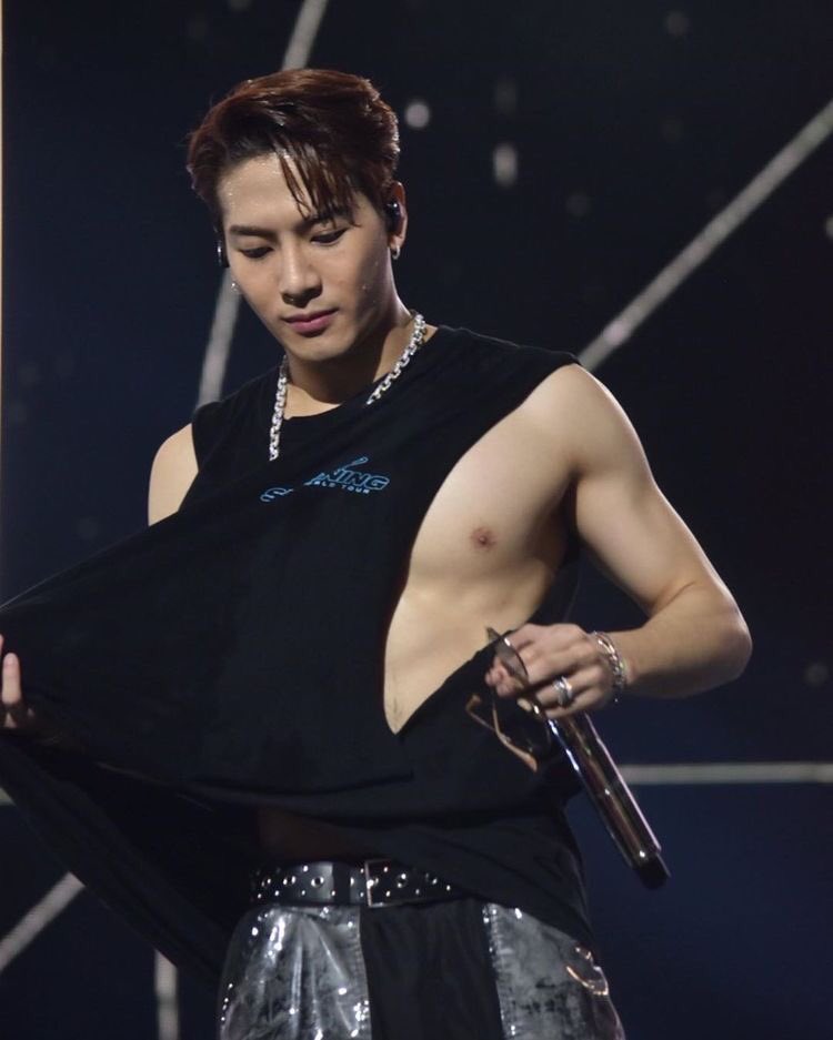 this is how jackson wang looks like in real life: a very devastating thread  @JacksonWang852  @GOT7Official  #GOT7  