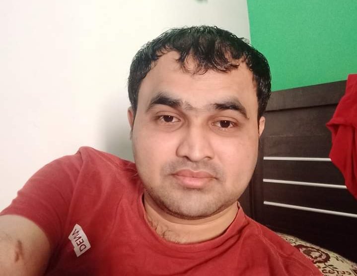 manesh_kumar15's tweet photo. سنڌ سرڪار جيڪڏهن ديپڪ راج کي پنھنجي پيرن تي بيهارڻ ۾ سنجيده آھي پھرئين مرحلي ۾ کانئس يونيورسٽي جي رھيل سيمسٽر جو امتحان ڏياريو وڃي. ھو سائڪالاجي شعبي جو شاگرد ھو ۽ سندس آخري سيمسٽر رھجي ويو ھو. ھاڻ کيس ڊگري ملي وئي تہ ھو صحتيابي کانپوءِ ان پيشي کي جاري رکي سگھي ٿو.
#deepakRaj https://t.co/BQsJmZBCq7