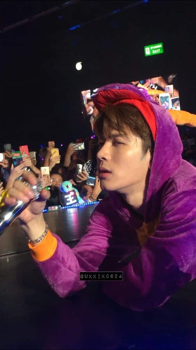 this is how jackson wang looks like in real life: a very devastating thread  @JacksonWang852  @GOT7Official  #GOT7  